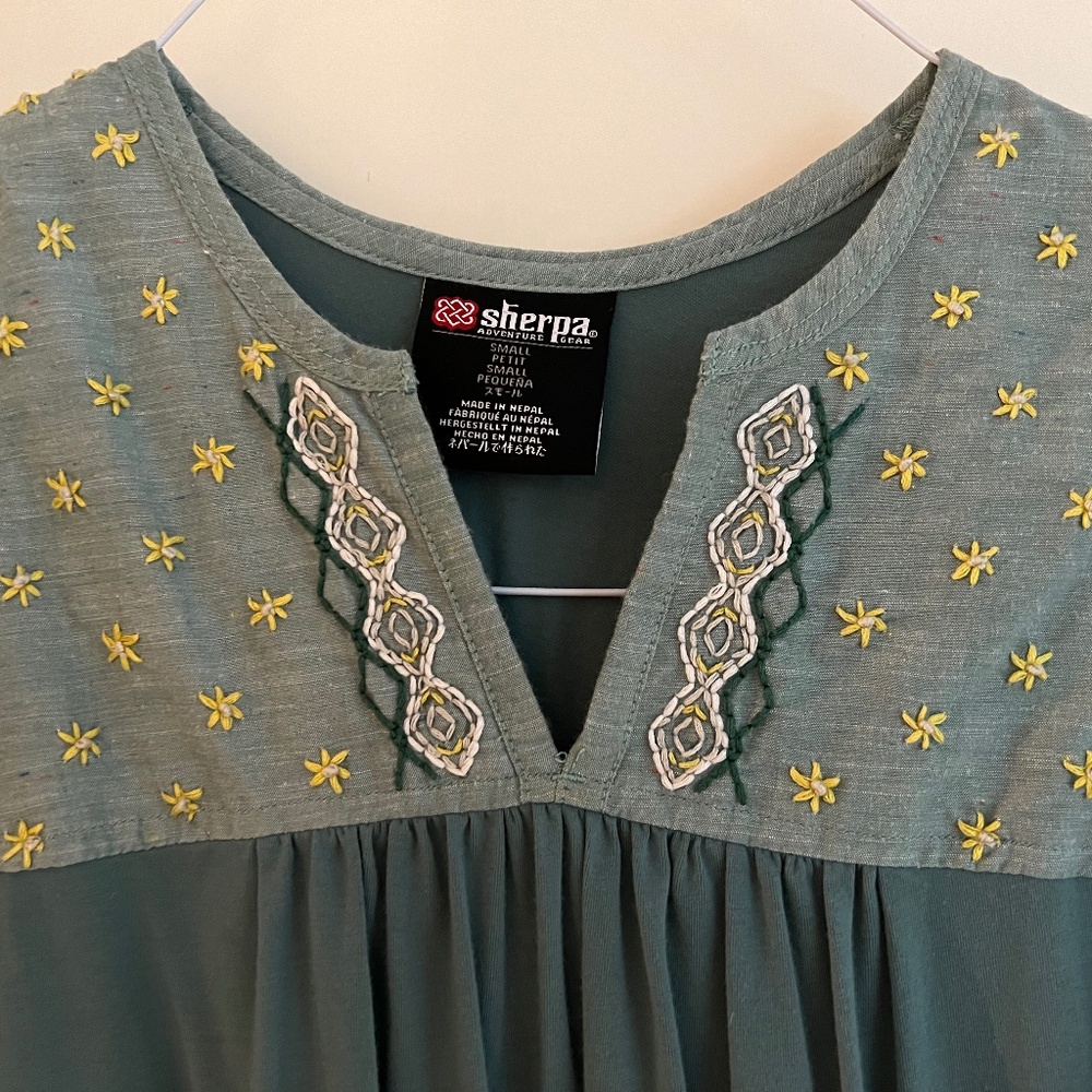 Sleeveless Shaanti embroidered tank - S